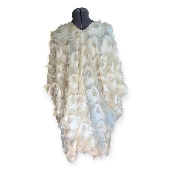 JC Sunny Ladies One Size Light Feather/Eyelash Shawl  Kimono Wrap NWT Ivory - Picture 4 of 8